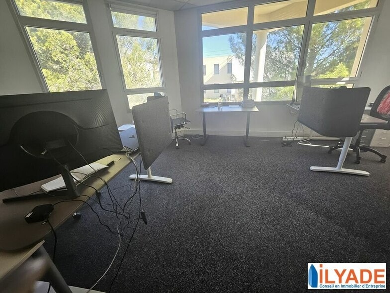 Office in Aix-en-Provence for sale - Interior Photo - Image 2 of 6