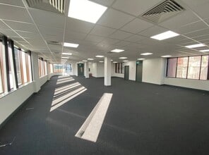 9 St Clare St, London to rent Interior Photo- Image 2 of 2