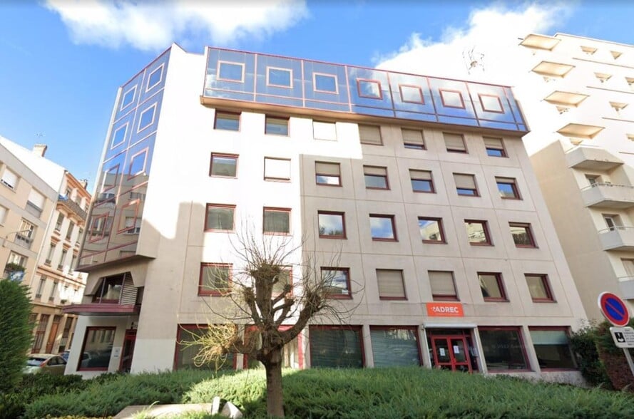 Office in Lyon to rent - Building Photo - Image 1 of 5