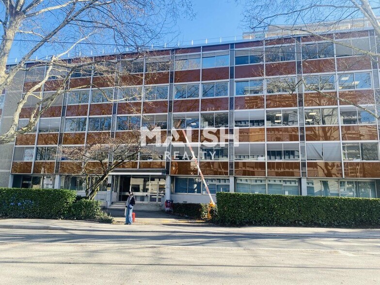 Office in Villeurbanne to rent - Building Photo - Image 2 of 15