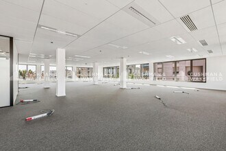 Office in Lyon for sale Interior Photo- Image 1 of 9