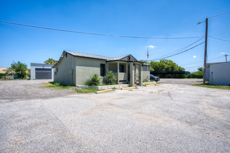 1402 Hoefgen Ave, San Antonio, TX for rent - Building Photo - Image 2 of 14