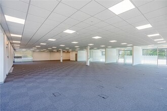 1 Cranmore Dr, Solihull to rent Interior Photo- Image 2 of 5