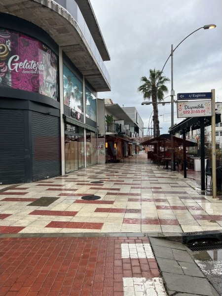 Retail in Castell-Platja d'Aro, Gerona to rent Interior Photo- Image 1 of 6