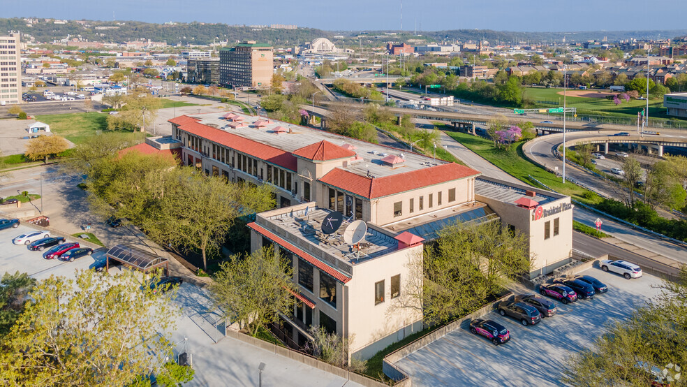 650 Gest St, Cincinnati, OH for rent - Aerial - Image 3 of 9