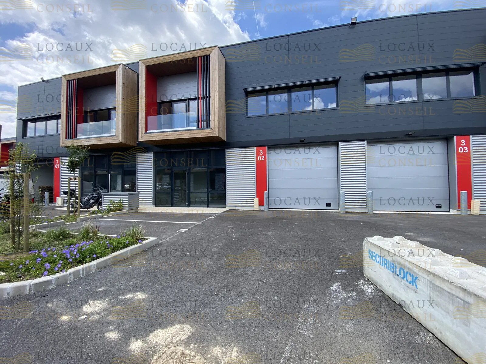 Light Industrial in Éragny to rent Building Photo- Image 1 of 4