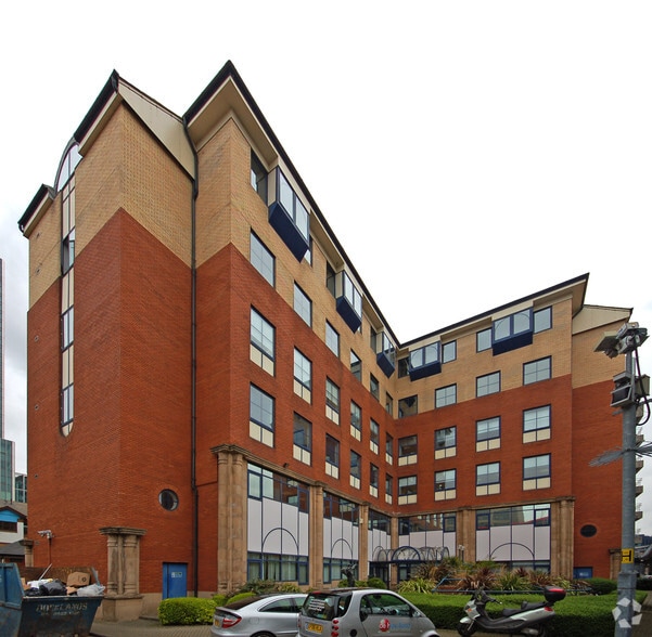 Admirals Way, London to rent - Building Photo - Image 2 of 3