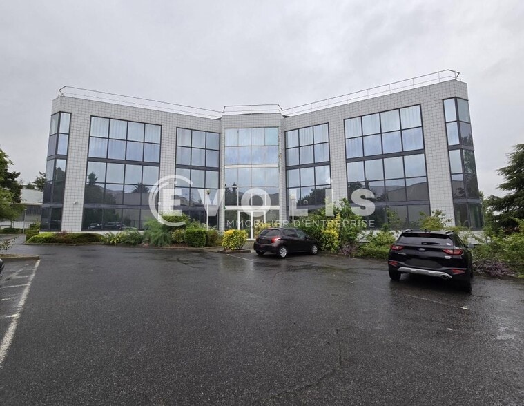 Office in Palaiseau for sale - Building Photo - Image 1 of 8