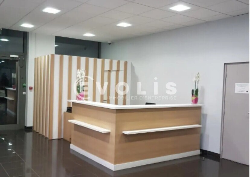 215 Avenue Georges Clemenceau, Nanterre to rent - Interior Photo - Image 2 of 10