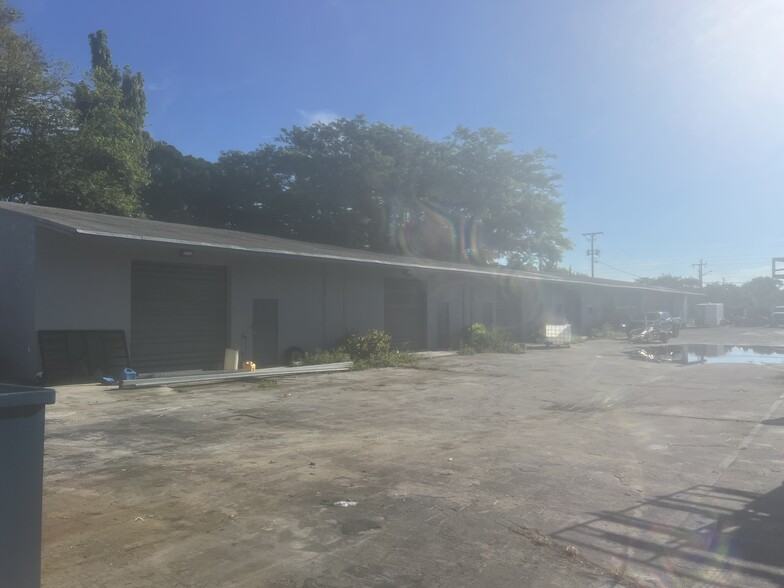 1601 N Dixie Hwy, Pompano Beach, FL for sale - Building Photo - Image 2 of 2