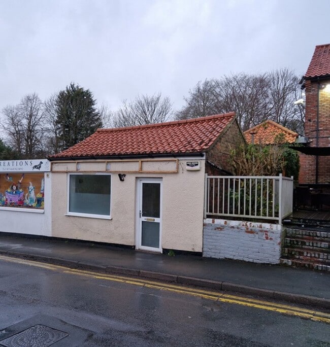 More details for 4 Kirkgate, Grimsby - Retail to Rent