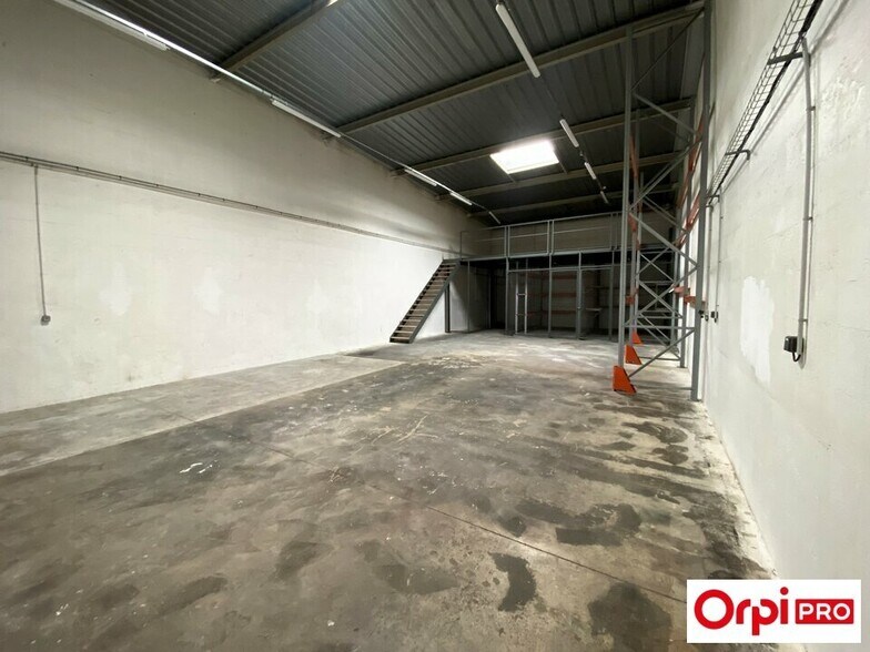 Light Industrial in Chilly-Mazarin to rent - Interior Photo - Image 3 of 8