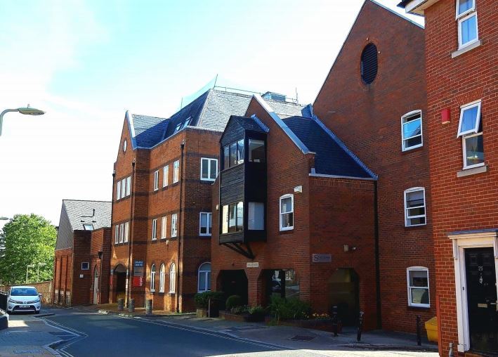 Staple Gdns, Winchester to rent - Primary Photo - Image 1 of 3