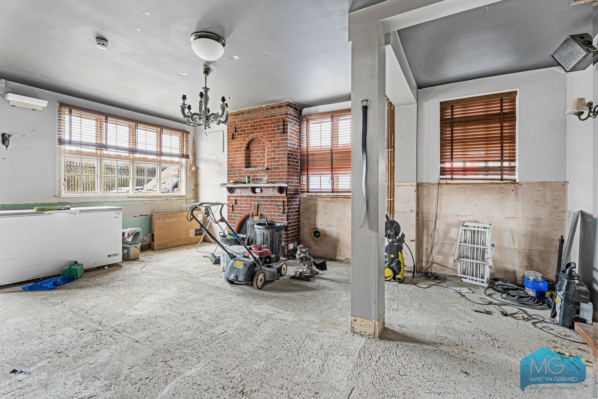 Crooked Mile, Waltham Abbey to rent Interior Photo- Image 1 of 5