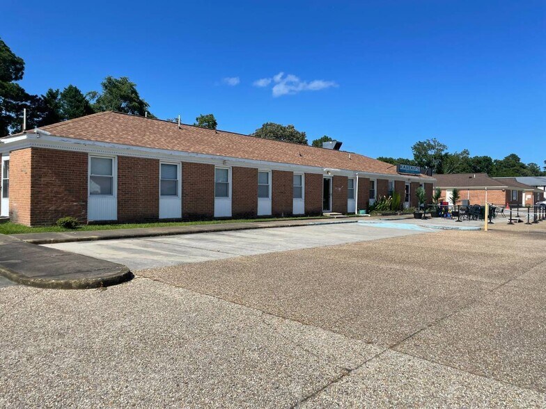 3712 S Plaza Trl, Virginia Beach, VA 23452 UK