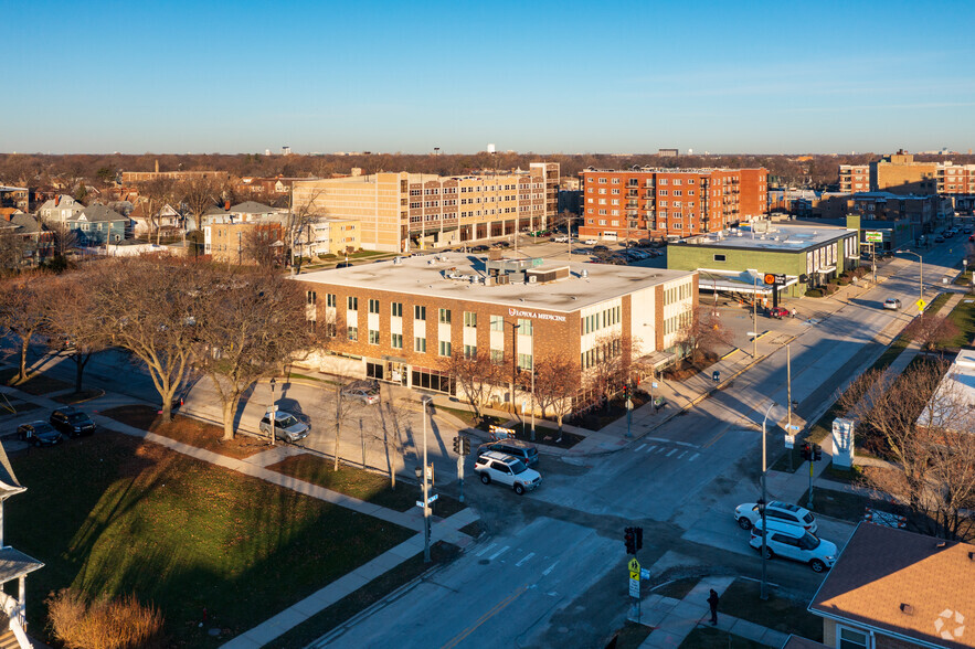 3340 S Oak Park Ave, Berwyn, IL for rent - Aerial - Image 2 of 3