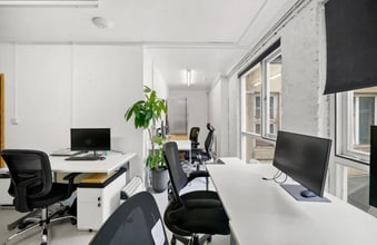 3-9 Creekside, London to rent Interior Photo- Image 1 of 4