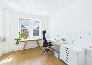 44 High St, Portishead to rent Interior Photo- Image 2 of 3