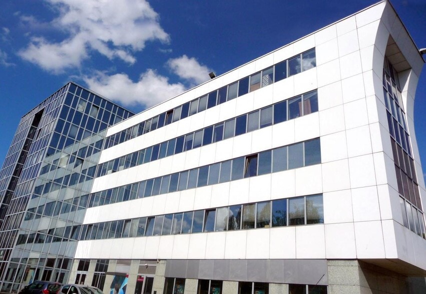 205 Avenue Georges Clemenceau, Nanterre to rent - Building Photo - Image 2 of 6