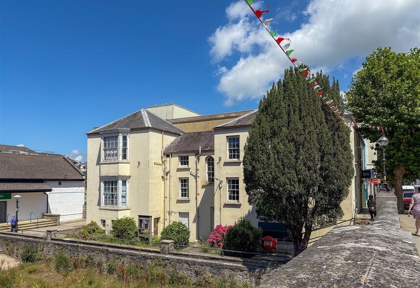 2 Picton Pl, Haverfordwest for sale - Building Photo - Image 2 of 6