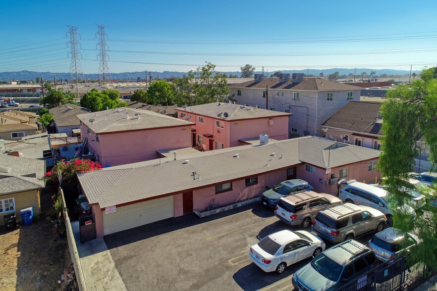 11964-11966 Runnymede St, North Hollywood, CA for sale - Building Photo - Image 1 of 24