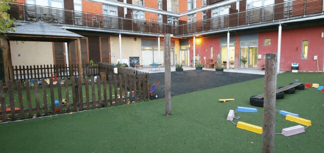 More details for 2 Printers Av, Watford - Retail to Rent