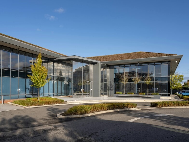 2 Basingstoke Rd, Reading for sale - Building Photo - Image 1 of 1