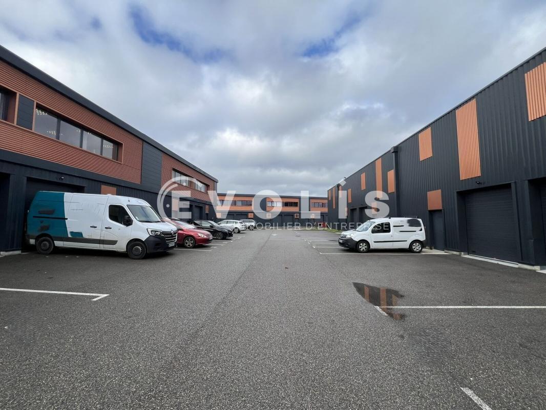 Light Industrial in Vaulx-Milieu for sale Building Photo- Image 1 of 25