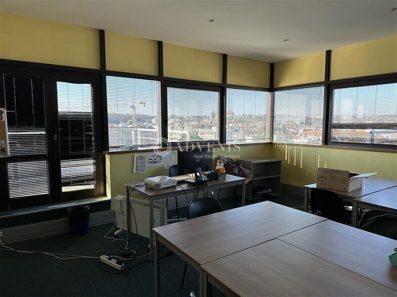 30 Rue Aristide Briand, Meaux to rent - Building Photo - Image 2 of 6