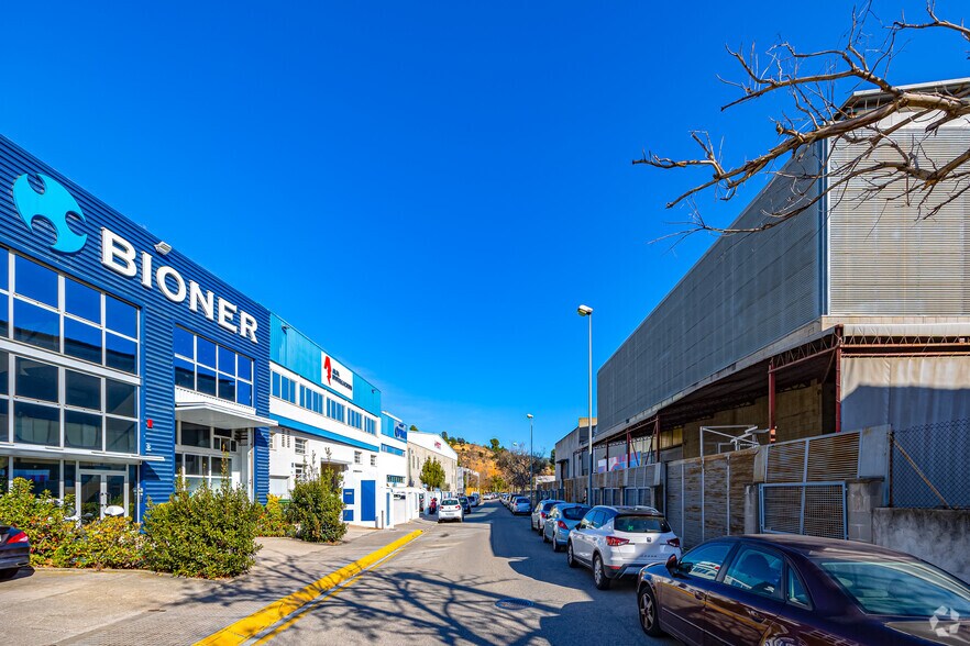 Carrer de l'Espigolera, 21, Sant Just Desvern, Barcelona to rent - Building Photo - Image 2 of 6