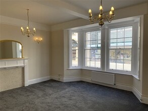 42 Clarence St, Cheltenham to rent Interior Photo- Image 2 of 3