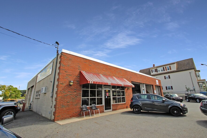 284 S Broadway, Lawrence, MA for sale - Building Photo - Image 1 of 1