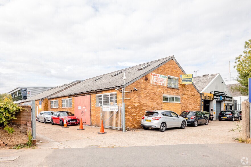 Rockingham Rd, Uxbridge for sale - Primary Photo - Image 1 of 1