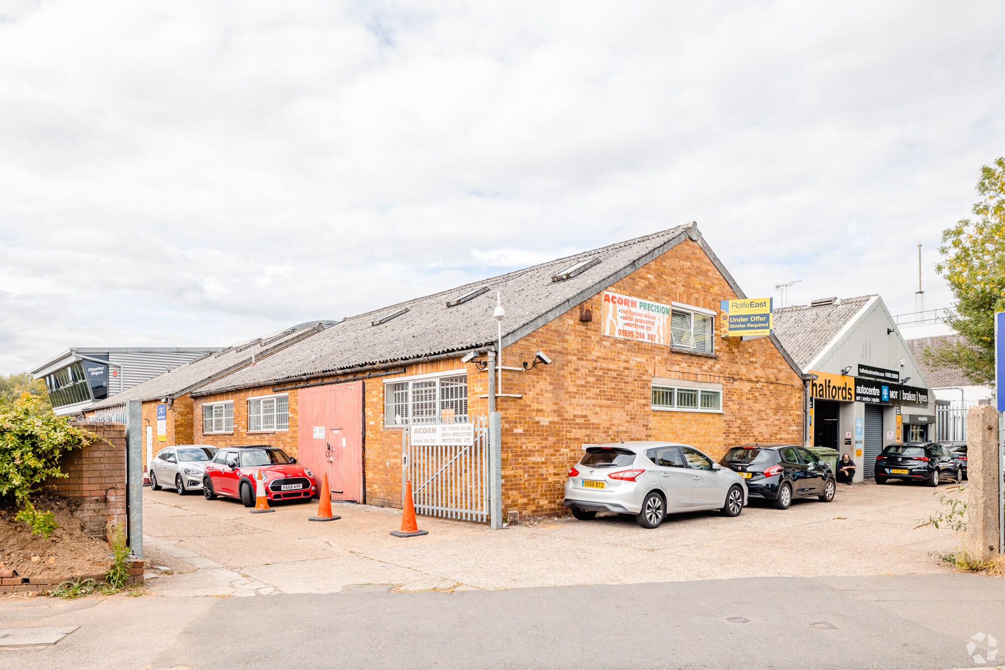 Rockingham Rd, Uxbridge for sale Primary Photo- Image 1 of 1