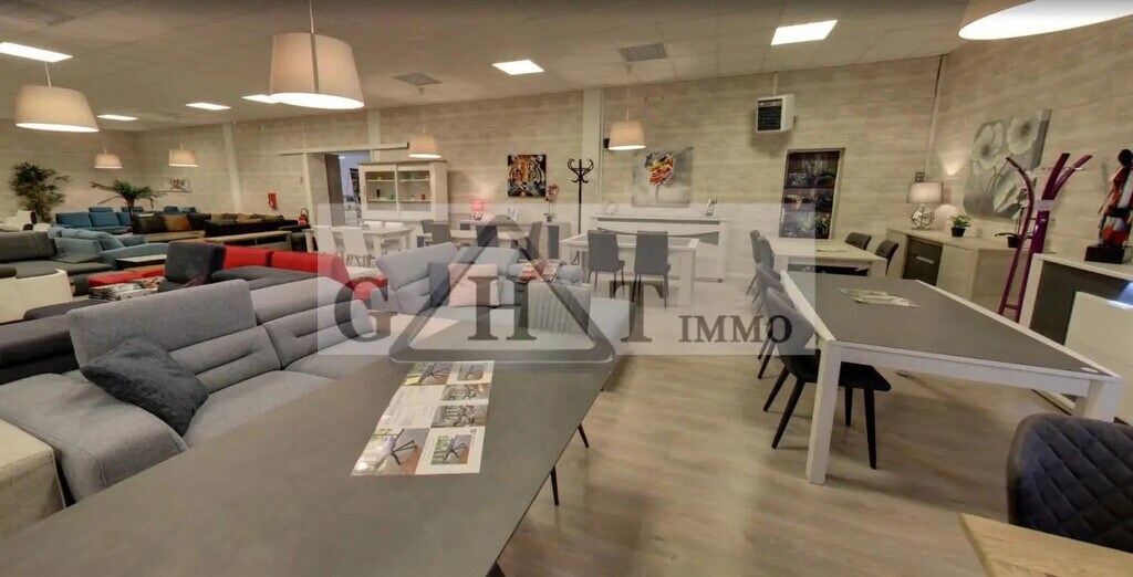 Vente Commerce 1 930 m² - Photo 1