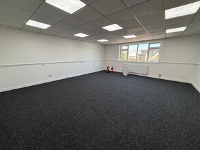 Craven Rd, Altrincham to rent Interior Photo- Image 2 of 4