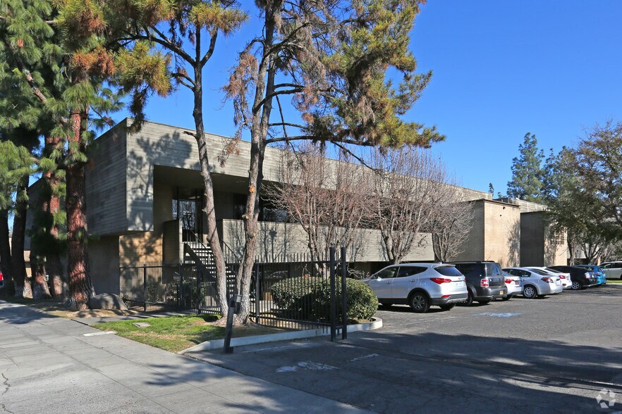 191 W Shaw Ave, Fresno, CA for sale - Building Photo - Image 2 of 12