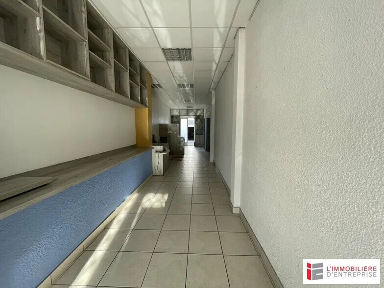 Retail in Lorient for sale - Interior Photo - Image 2 of 4