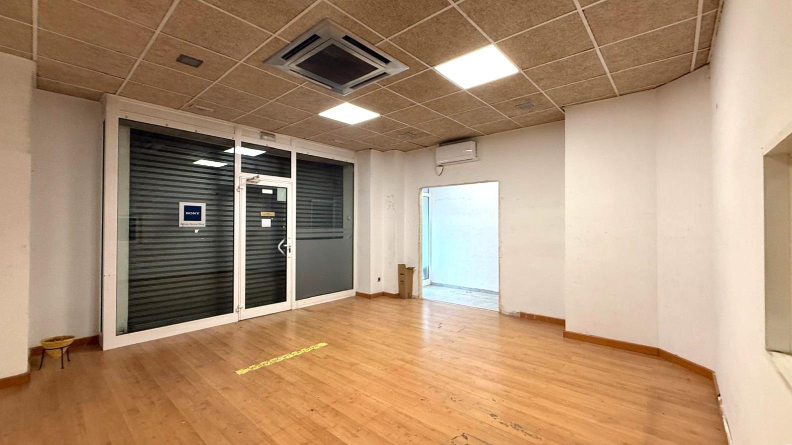 Office / Retail in Badalona, Barcelona to rent Primary Photo- Image 1 of 4