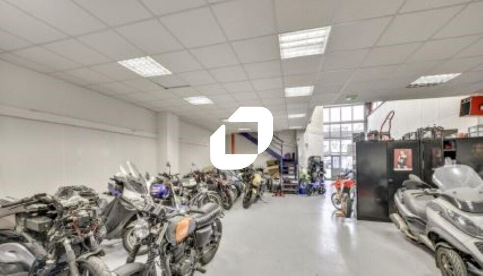 Light Industrial in Meudon to rent - Interior Photo - Image 3 of 6