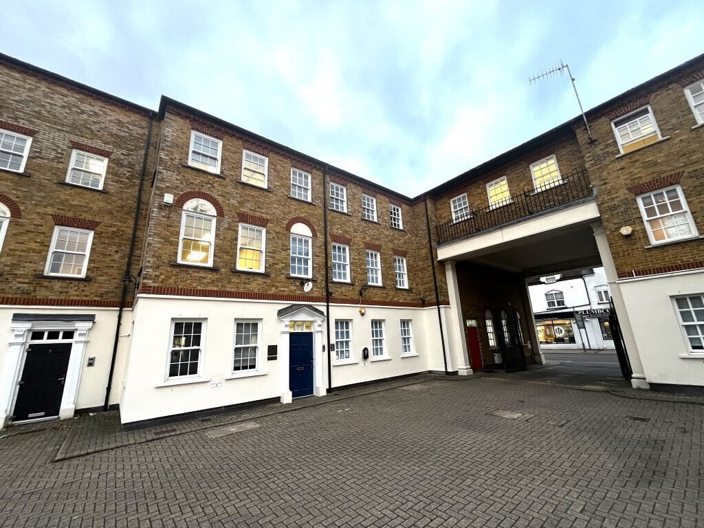 Theobald St, Borehamwood to rent Building Photo- Image 1 of 4