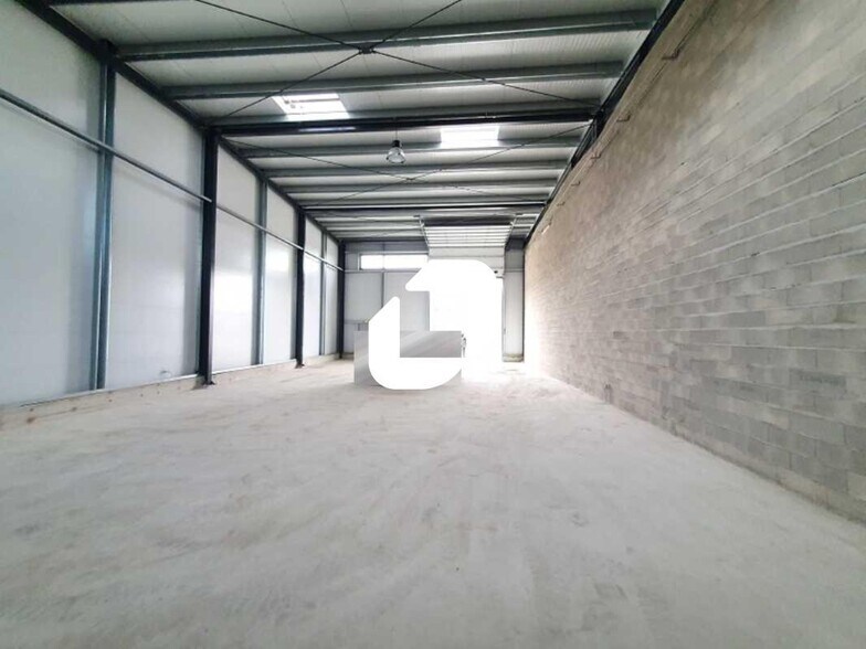Light Industrial in Valenton to rent - Interior Photo - Image 2 of 3
