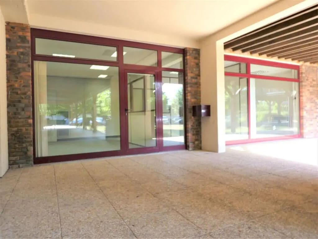 Location Bureaux 130 m² - Photo 1