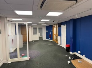 97-99 King St, Cottingham to rent Interior Photo- Image 2 of 3