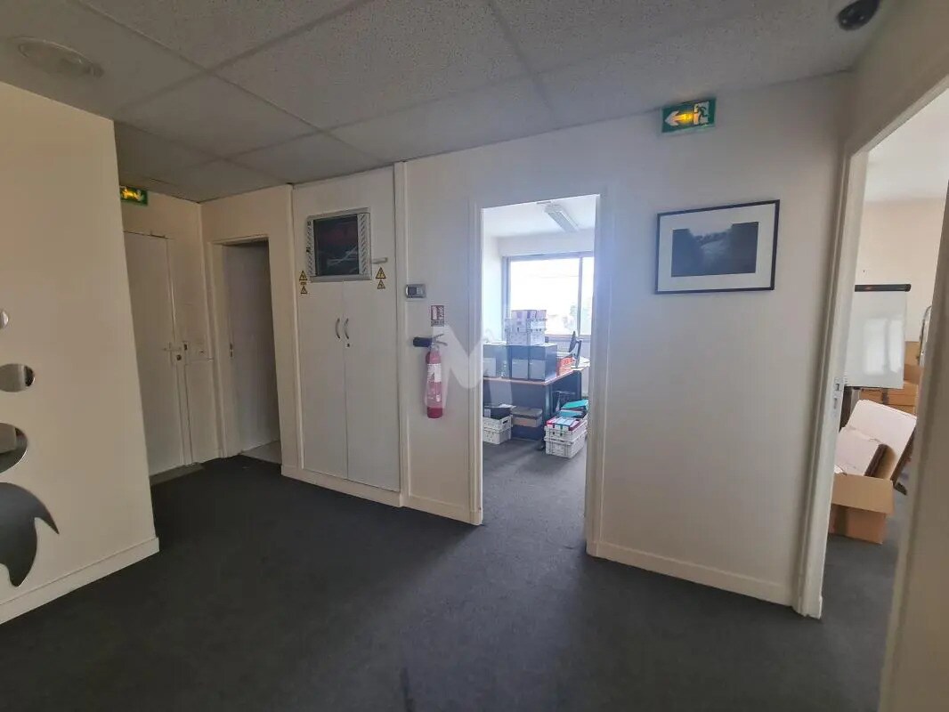 Office in Évry-Courcouronnes to rent Interior Photo- Image 1 of 5