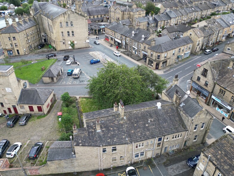 Former Elland Municipal Offices Southgate Elland, Elland for sale - Building Photo - Image 3 of 5