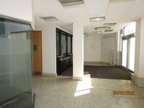 1-3 Finchley Ln, London to rent Interior Photo- Image 2 of 4