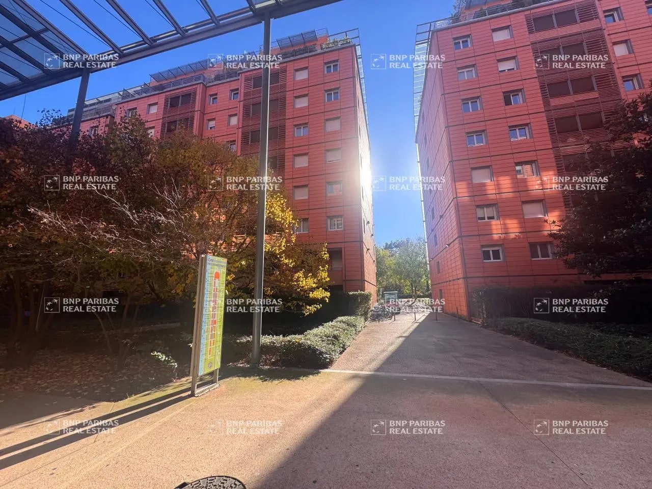 Office in Lyon to rent Building Photo- Image 1 of 23