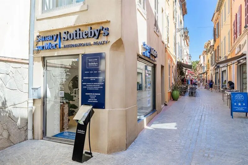 Retail in Sanary-sur-Mer to rent Building Photo- Image 1 of 8