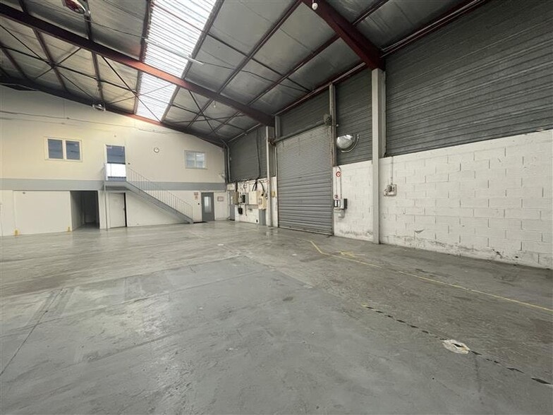 Light Industrial in Saint Soupplets to rent - Interior Photo - Image 2 of 10